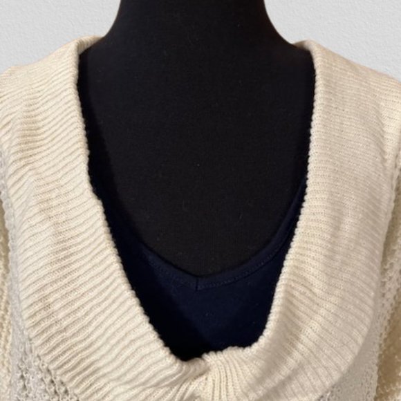 White Oversized V Neck Waffle Sweater 4262 NWT Boutique - Picture 5 of 9